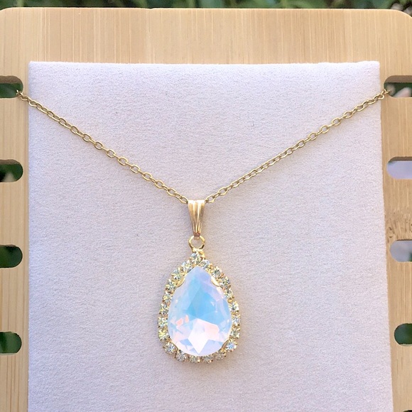White Opal Aurora Borealis + Gold Crystal Halo Pear Drop Pendant Necklace - Picture 7 of 12